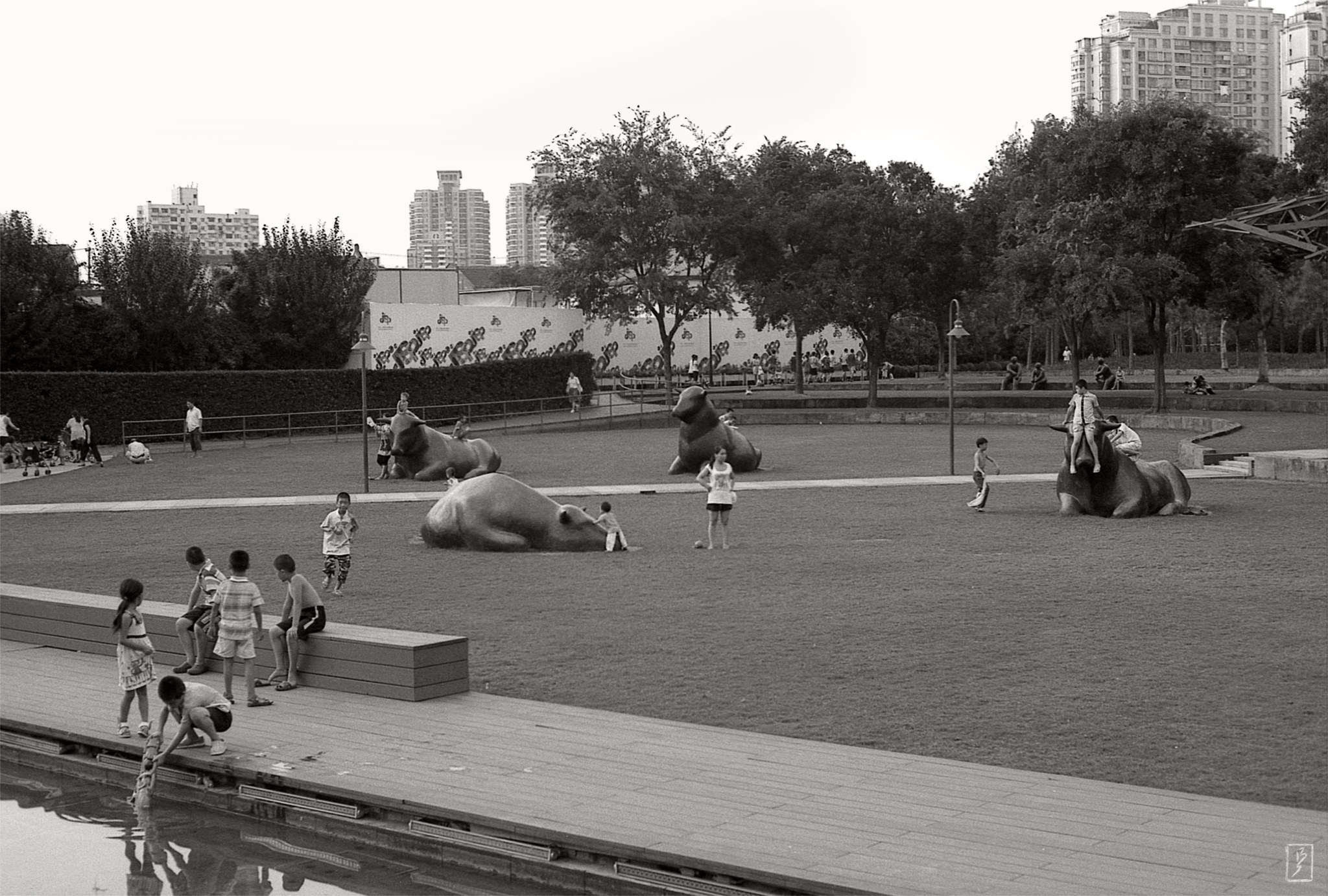 Jing'an sculpture park (静安雕塑公园): Children at play. Every five minutes or so, a guard would appear and yell at them to get off the statues.